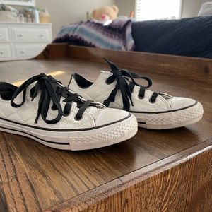 Low top all star Chuck Taylors